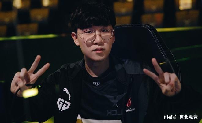 亚历克斯 亚历克斯