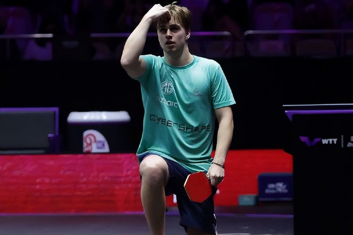 年薪更是直 年薪更是直